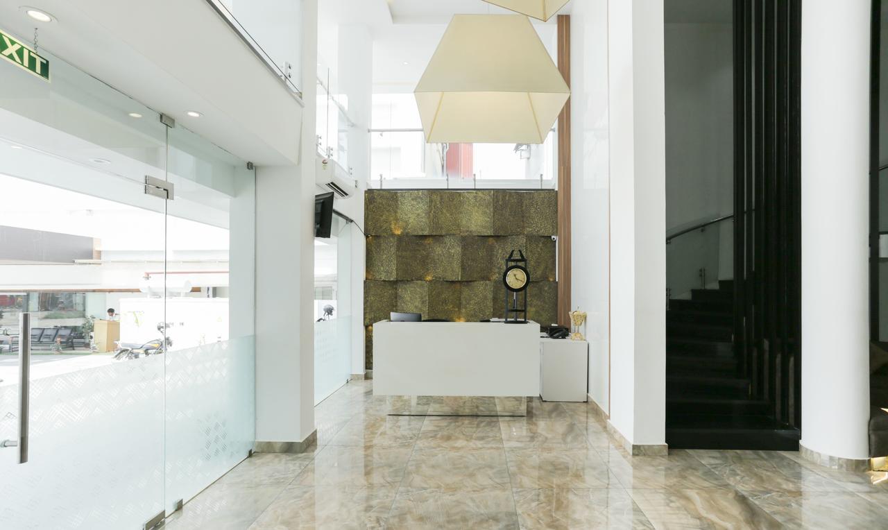 Hotel Crown Suites Kochi Exteriör bild