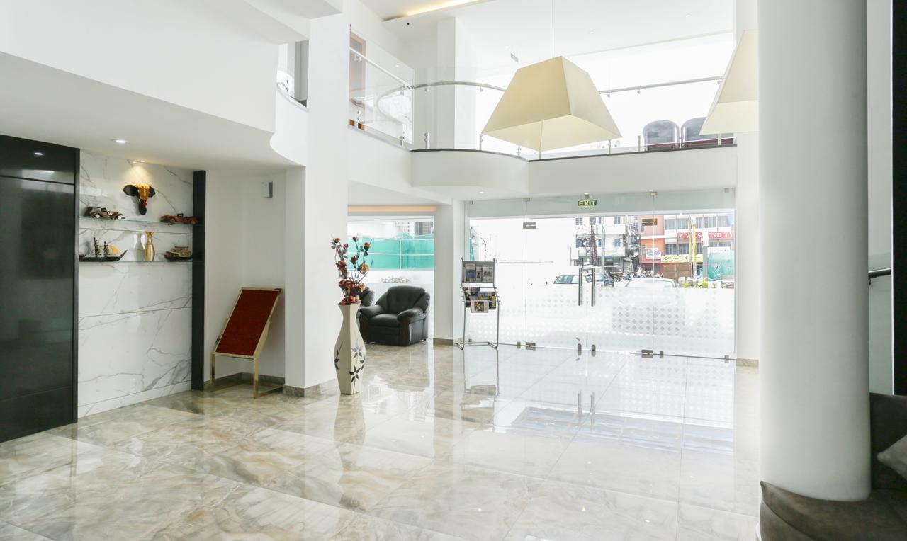 Hotel Crown Suites Kochi Exteriör bild