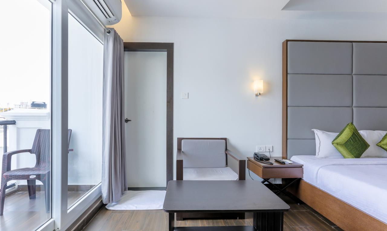 Hotel Crown Suites Kochi Exteriör bild