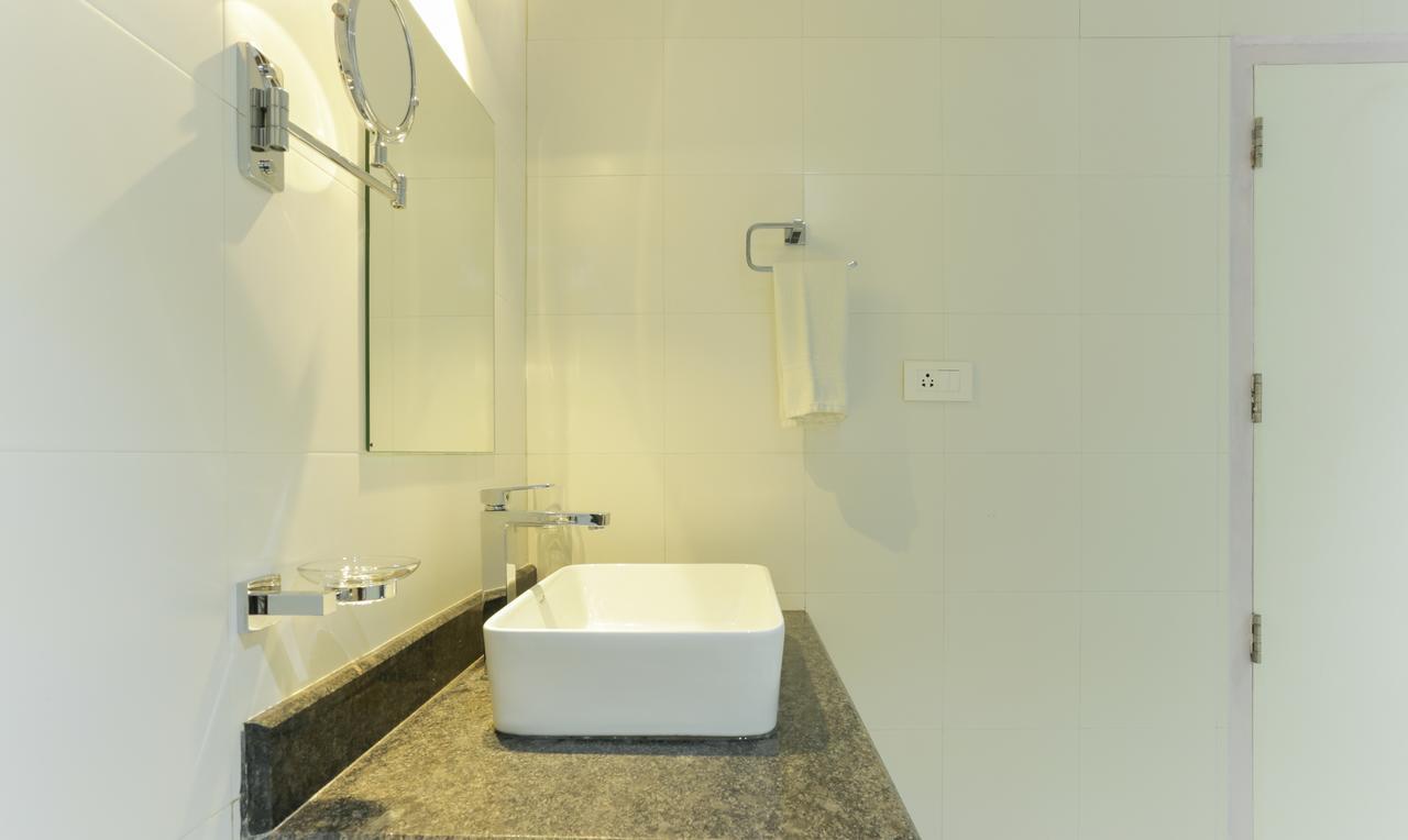 Hotel Crown Suites Kochi Exteriör bild
